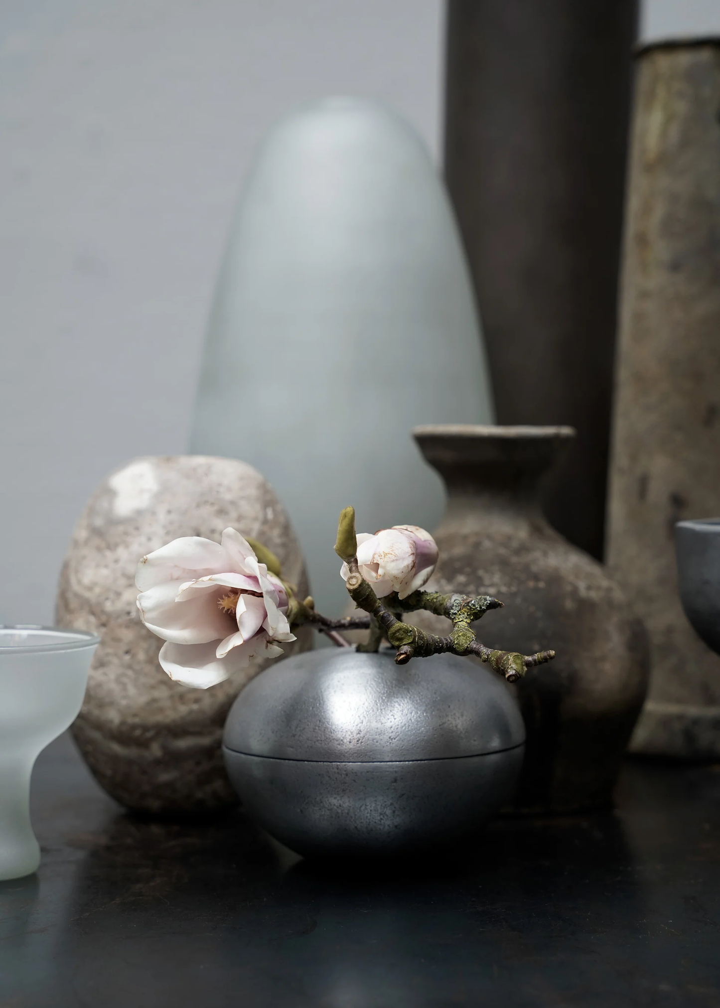 ROUND ALUMINUM VASE - SMALL