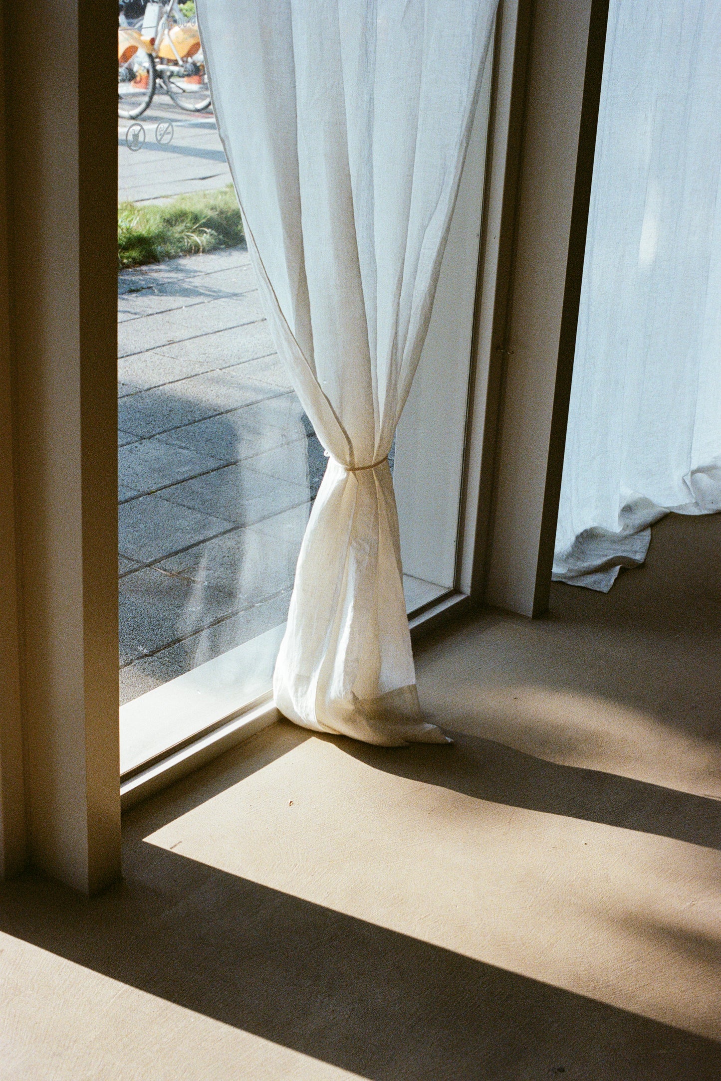 LIV CURTAIN