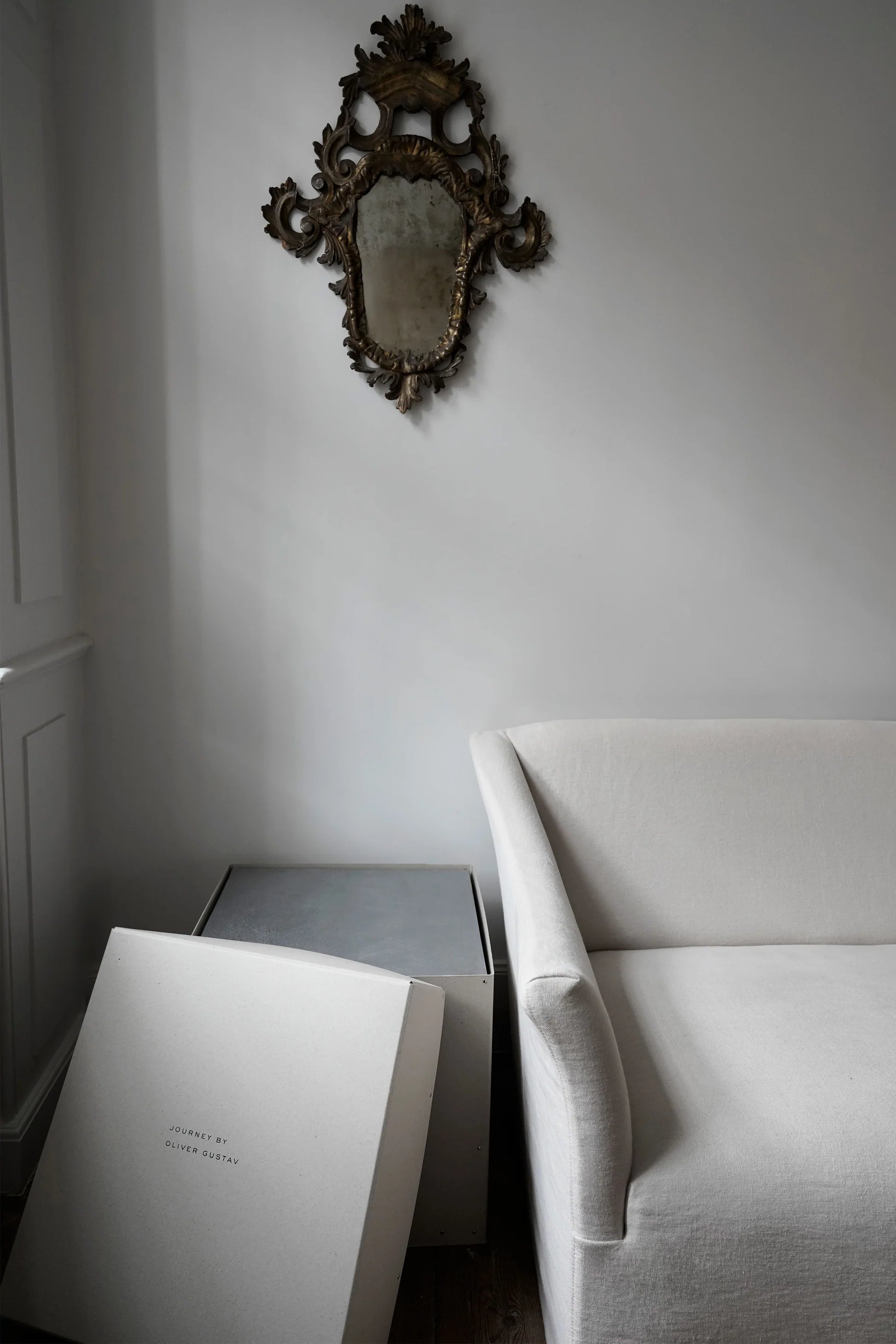 Aluminum Side Table — packaging