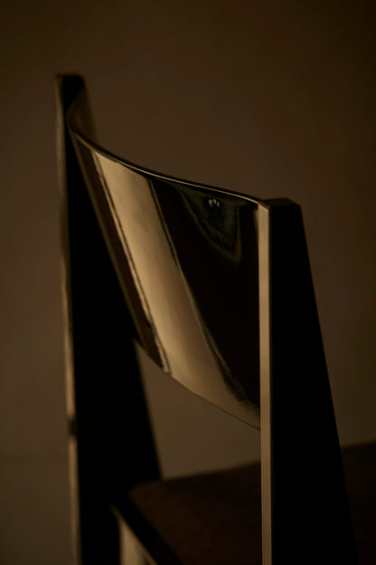 Atelier Chair — 亮面黑漆 · 羊駝絨座面